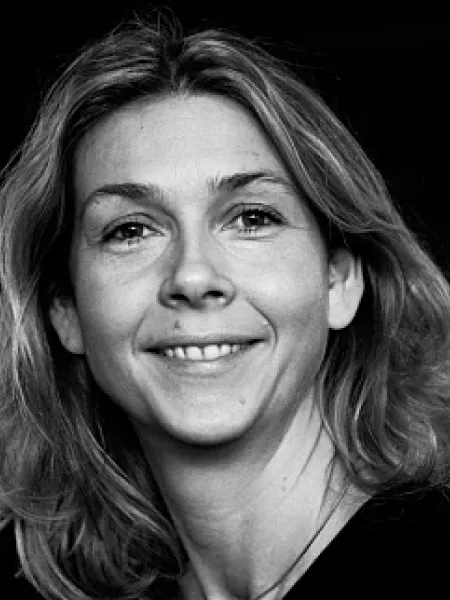 Hedvig Nordeng: Kvinne med halvlangt hår, sort-hvitt-bilde